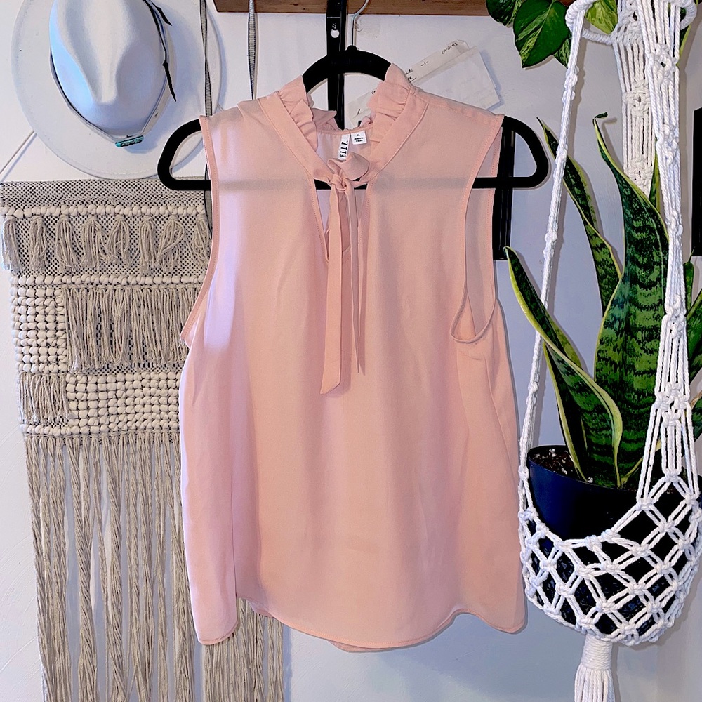 Light pink tank top business shirt